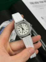 百达翡丽 Aquanaut 5067A-011 白色全莫桑石腕表 35毫米 – 手工钻石切割 - Image 2
