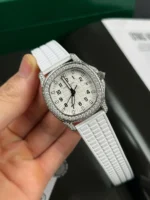 百达翡丽 Aquanaut 5067A-011 白色全莫桑石腕表 35毫米 – 手工钻石切割 - Image 3