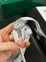百达翡丽 Aquanaut 5067A-011 白色全莫桑石腕表 35毫米 – 手工钻石切割 - Image 4
