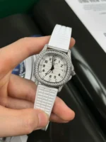 百达翡丽 Aquanaut 5067A-011 白色全莫桑石腕表 35毫米 – 手工钻石切割 - Image 7