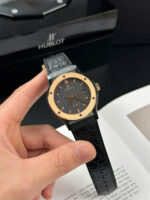 Hublot Classic Fusion Ceramic Carbon Dial King Gold JJZ 42mm Base – VIP Version - Image 4