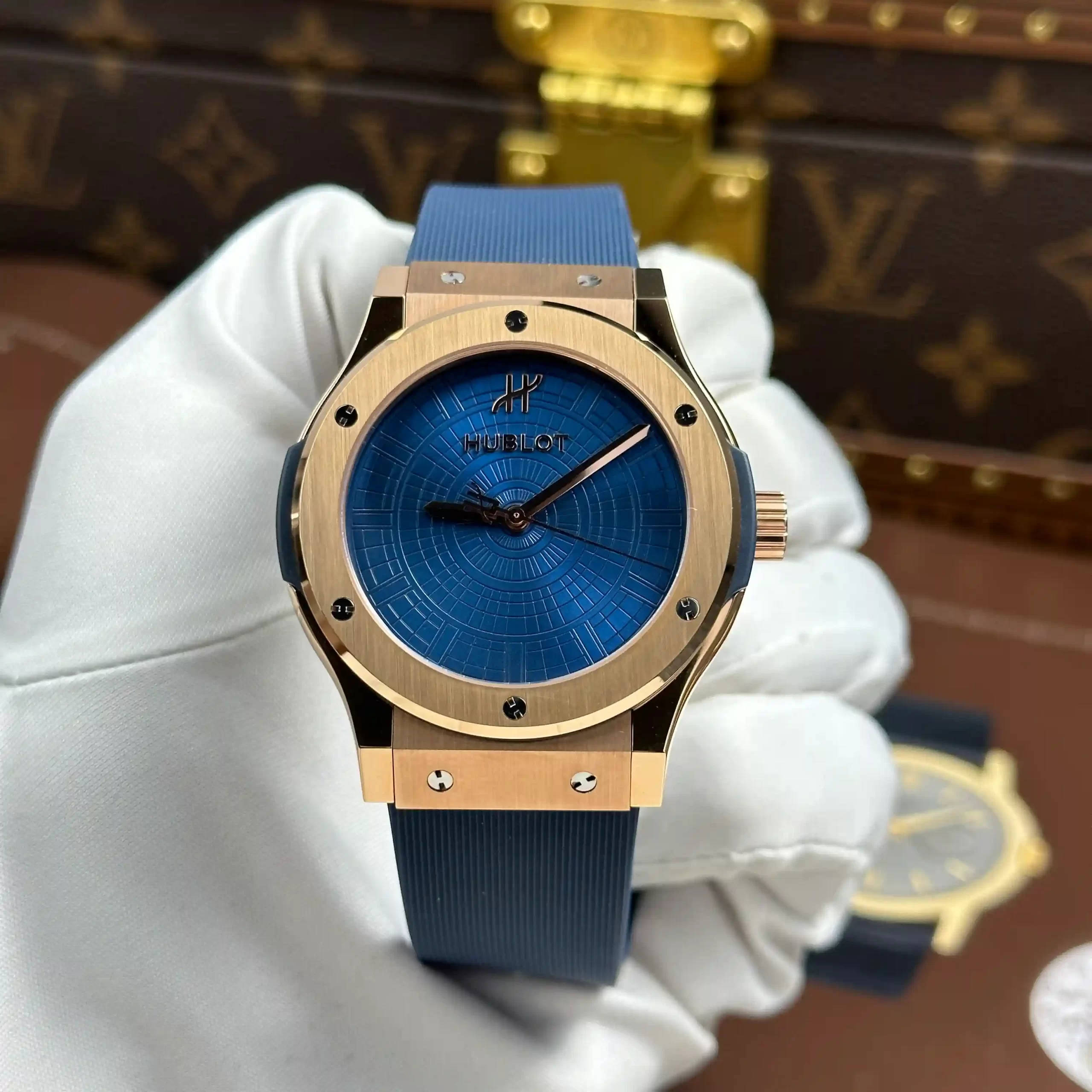 z7411223922580_7301c78485705e9072a324eb76403c56-scaled-1 Hublot Classic Fusion Boutique Pisa 1940 Edition Titanium King Gold 42mm – VIP Version - Image 1